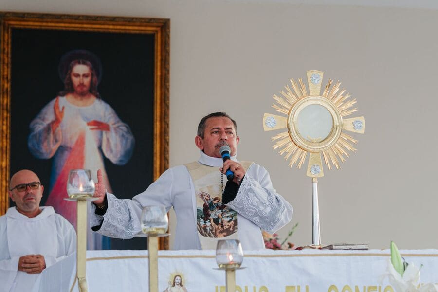 Festa dos Arcanjos com padre Antônio Furtado terá show de Naldo José