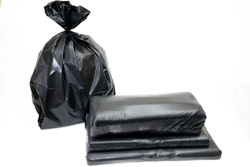 Economia Circular: Conheça a empresa cearense que produz saco de lixo sustentável com matéria-prima 100% reciclada